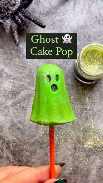 Marshmallow Cake Pops, Ghost Cakepops, Halloween Cake Pops Ideas, Ghost Cake Pops, Cute Halloween Cakes, Ghost Mold, Work Snacks, Cake Pop Bouquet, Ghost Cake