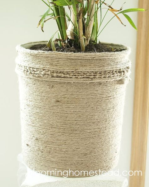 Jute Bucket Makeover – Blooming Homestead - Jute Craft Ideas / DIY Projects with Twine featured on Kenarry.com Bucket Makeover, Old Bucket, Twine Crafts, Bucket Planters, Diy Rope Basket, Rope Projects, Rope Diy, Jute Crafts, Rope Crafts Diy