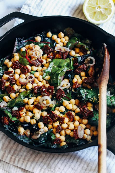 One-Pot Garlicky Chard with Chickpeas - Making Thyme for Health Dinner Receipts, Rainbow Chard Recipes, Healthy Vegetarian Meal Plan, Slow Cooker Curry, Healthy Greens, Swiss Chard Recipes, Chard Recipes, High Fibre, Vegetarian Meal Plan