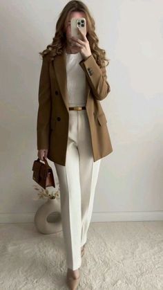 Doctor Style Outfits Women, Classy Blazer Outfits For Women, Pharmacy Outfit, Brown Office Outfit, Doctor Outfit Ideas, Classic Feminine Outfits, Classic Looks For Women, Professional Outfits Women Classy, Japanese Wardrobe