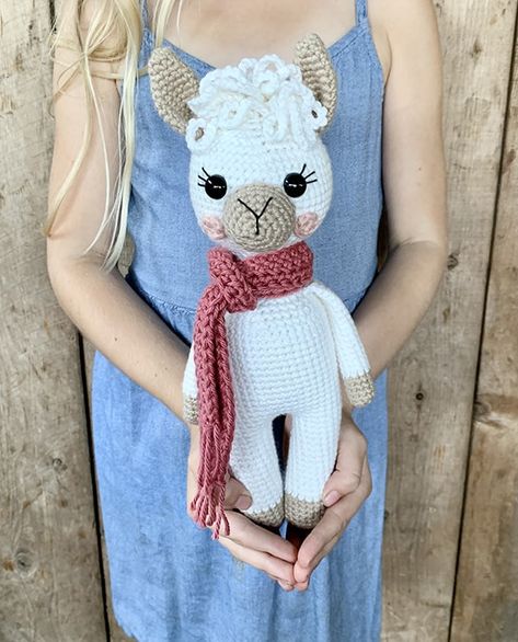 Crocheted Plushies, Crochet Llama, Butterfly Centerpieces, Crochet Toys Free Patterns, Crochet Animals Free Patterns, Free Amigurumi Patterns, Fun Crochet Projects, Diy Crochet Projects, Crochet Toy