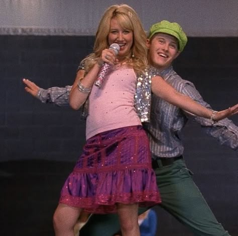 Purple Skirt Outfit, High School Musical Costumes, Viral Tweets, Movie Duos, Troy And Gabriella, Highschool Musical, Disney Duos, Channel Outfits, Ryan Evans