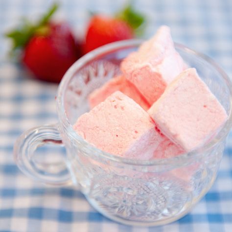 Recipes With Jello, Jello Pudding Recipes, Jello Deserts, Jello Flavors, Homemade Marshmallow Recipe, Flavored Marshmallows, Peppermint Marshmallows, How To Make Marshmallows, Lds Living