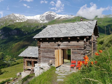 Swiss Cabin, House On Stilts, Chalet Style, Rural House, Vernacular Architecture, Log Cabins, Cabins In The Woods, Mountain House, Summer House