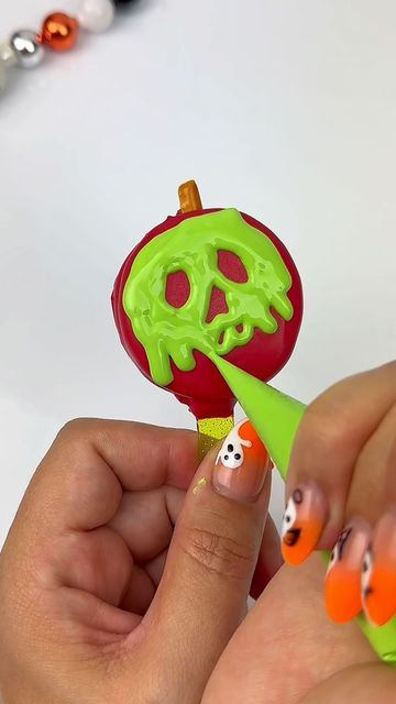 Maria Gomez on Instagram: "Poison apple @oreo pop. I promised this one would be up this week so here it is! I know I’ve been so delayed in all my responses to messages. I just got over a horrible flu and my sons first birthday was yesterday but I have more projects in the works to complete and share with you! #spookyszn #halloweenpartyideas #pumpkinseason #Halloween #halloweeninspo #snowwhite #disneycookies #oreo #oreocookies #oreopops #dippedoreos #chocolatecoveredoreos #spookytreats #hallowee Sons First Birthday, Maria Gomez, Snow White Poison Apple, Disney Cookies, Dipped Oreos, Poison Apple, Poison Apples, Oreo Pops, Spooky Treats