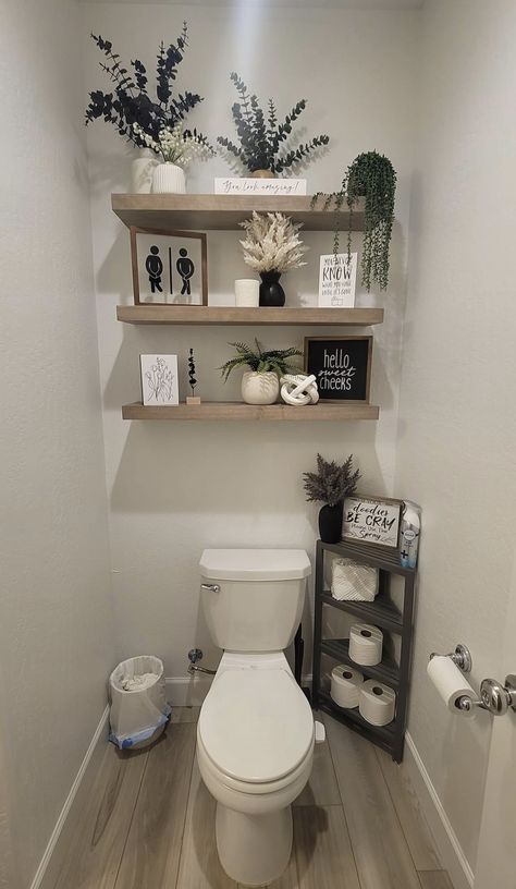 Toilet Design Aesthetic, Simple Cute Living Room Ideas, Bathroom Decor Ideas Plants, Seperate Toilet Ideas, Wc Decoration Ideas, Very Small Half Bathroom Ideas, Lavatory Ideas Small Spaces, Over The Toilet Ideas, Toilet Closet Decor