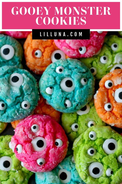 Fun, bright and festive cake mix cookies are all dressed up to look like monsters. Gooey monster cookies are great all year long!! #gooeymonstercookies #monstersuckers #halloweencookies #halloweencandy #halloween Festa Hotel Transylvania, Snack Halloween, Halloween Torte, Dessert Halloween, Postres Halloween, Recetas Halloween, Dulces Halloween, Monster Birthday Parties, Couple Costumes