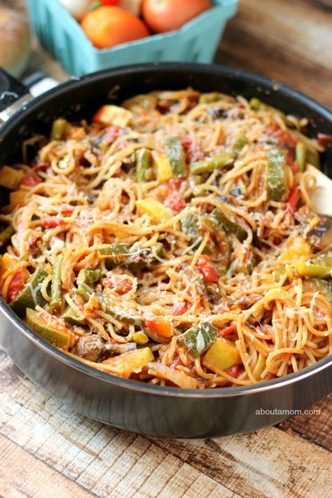 One Pot Loaded Veggie Pasta Loaded Veggie Pasta, Pasta One Pot, One Pot Dinners, Veggie Pasta, Easy One Pot Meals, Meatless Meals, One Pot Meals, Vegetarian Dishes, One Pot