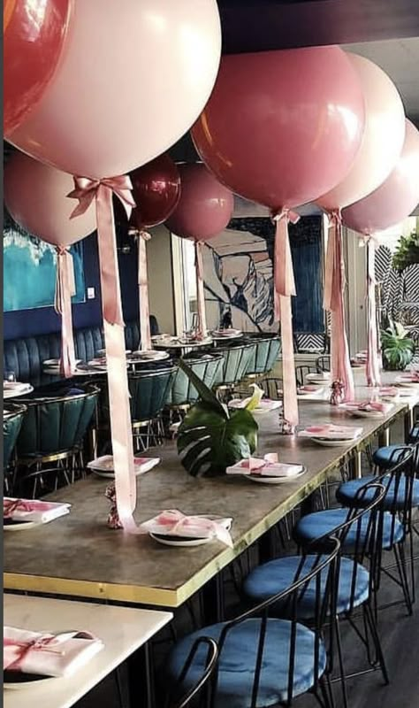 Long Table Balloon Centerpieces, Large Balloon Centerpiece, Ribbon Table Decor, Pink Balloon Centerpieces, Balloons On Table, Gift Boutique Ideas, Restaurant Dinner Party, Gymnastics Theme Birthday Party, Gymnastics Theme Birthday