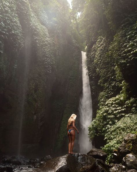 Waterfall Inspo Pics, Water Fall Photoshoot, Bali Poses Ideas, Waterfall Aesthetic Girl, Waterfall Photo Ideas, Water Fall Pictures, Bali Picture Ideas, Waterfall Poses Photo Ideas, Waterfall Photoshoot Ideas