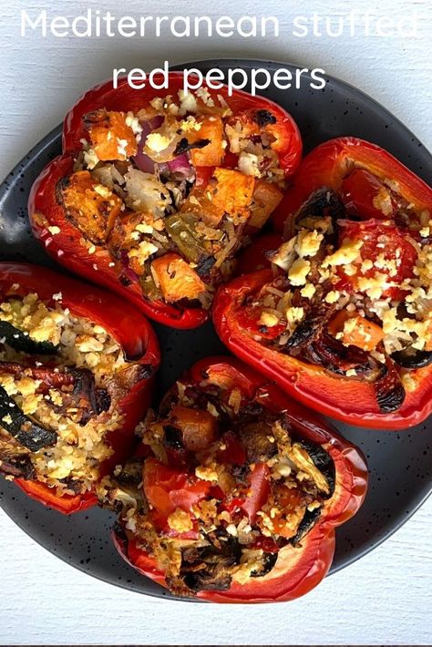 Vegetarian Stuffed Bell Peppers, Stuffed Roasted Peppers, Veggie Stuffed Peppers, Red Bell Pepper Recipes, Stuffed Red Peppers, Bell Pepper Recipe, Recipe With Rice, Baked Potato Wedges, Stuffed Bell Pepper