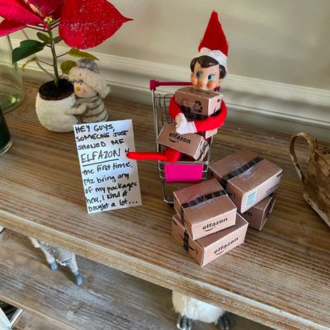 Elfazon Boxes, Elf Is Back Ideas, Prop Idea, Thanksgiving Napkin Folds, Simple Thanksgiving Table Decor, Elf On The Shelf Arrival, Easy Napkin Folding, Paper Napkin Folding, Elf Ideas Easy