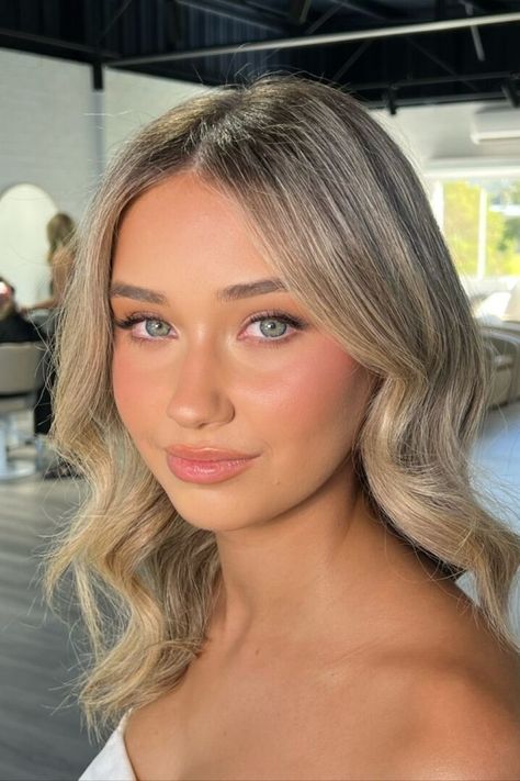 Want the trendy sun-kissed blush for your senior picture? Great choice! This makeup style will make you look healthy and glowing instead of overly made up. Apply your blush, then apply a little more, to make sure it shows in the pictures.//photocredit: @clairejamiesonmakeup Deb Makeup, Bridesmaid Makeup Natural, Simple Prom Makeup, Prom Hair And Makeup, Bride Makeup Natural, Picture Makeup, Grad Makeup, Senior Picture Makeup, Ball Makeup