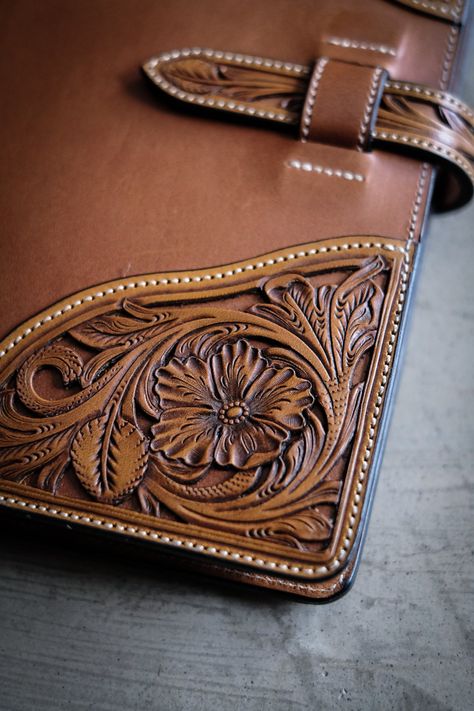 All of our hand tooled portfolios are made one at a time in our shop by Clint Wilkinson. Craftsmanship of this nature takes a tremendous amount of time, so please be patient. Design your own 5x8 Western Notebook Cover with filigreed hand tooled floral corner caps. Comes with 5x8 hard cover notebook. Filigree is the process of removing the background of the western floral design so the base leather will show through. Personalization details will go on the inside bottom left panel. 5.75" x 9" Clos Hand Tooled Leather Portfolio, Western Notebook, Leather Tooling Patterns Templates, Leather Portfolio Case, Handmade Leather Work, Leather Padfolio, Leather Bible Cover, Leather Working Patterns, Leather Patterns