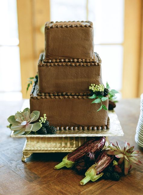 Chocolate Grooms Cake, Grooms Cake Tables, Succulent Cakes, Wedding Cake Styles, Brown Weddings, Chocolate Wedding Cakes, Masculine Wedding, Groom Cakes, Succulent Cake