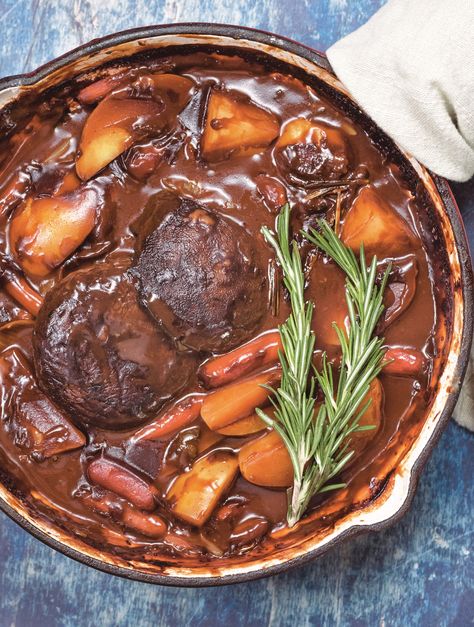 Vegan Portobello Pot Roast Roast For Christmas Dinner, Portobello Pot Roast, Vegan Portobello, Vegetarian Christmas, Vegan Worcestershire Sauce, Vegan Main Dishes, Vegan Comfort Food, Vegan Christmas, Roast Recipes