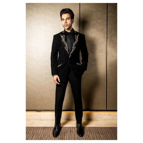 Bollywood Suits Men, Sangeet Groom Outfit Tuxedo, Blazers For Men Reception, Grooms Engagement Outfit, Engagement Clothes For Men, Groom Reception Outfit Indian, Reception Look For Groom, Reception Outfit For Groom, Sangeet Outfit For Men Indian Groom