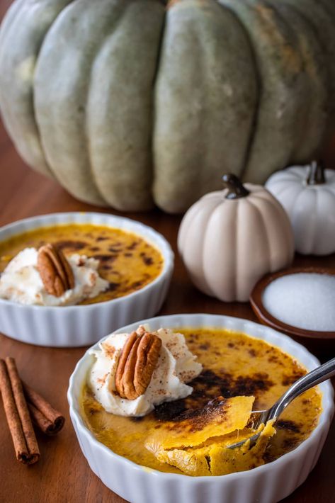 Keto Pumpkin Crème Brûlée - Patrick Maese Jarrahdale Pumpkin, Pumpkin Creme Brulee, Brulee Recipe, Cream Custard, Blue Pumpkin, Keto Pumpkin, Low Carb Sweeteners, Keto Sweets, Sprouts Farmers Market