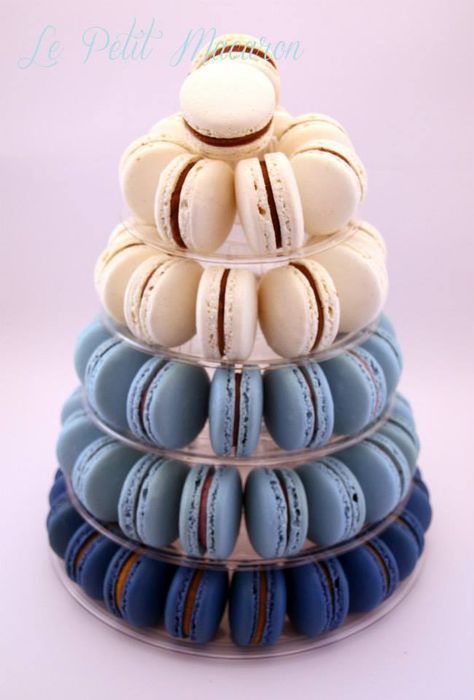 Blue Macaron Tower, Ombre Macaron Tower, Macarons Ideas, Blue Macaroons, Ballerina Birthday Party Decorations, Wedding Flavors, Wedding Macarons, Dessert Table Birthday, Winter Baking