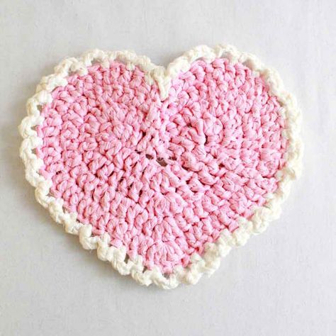 Free Crochet Pattern Pink Heart Placemat. ♥ⓛⓞⓥⓔ♥ Crocheted Hearts, Placemat Patterns, Crochet Placemat, Crochet Valentine, Kitchen Crochet, Crochet Placemat Patterns, Crochet Hearts, Crochet Placemats, Crochet Heart Pattern