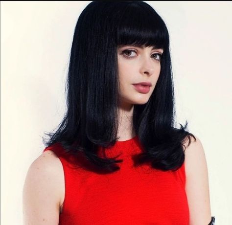 Krysten Ritter Street Style, Kristen Ritter, Raven Hair, Krysten Ritter, Rachel Berry, Barbie Hair, Female Pose Reference, Christina Ricci, Side Profile