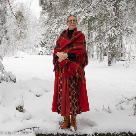 Scandinavian Folk Costume, Denmark Traditional Clothing, Finnish Costume, Finnish Women, Cultural Wear, Åland Islands, Costume Women, Folk Dresses, Weaving Projects