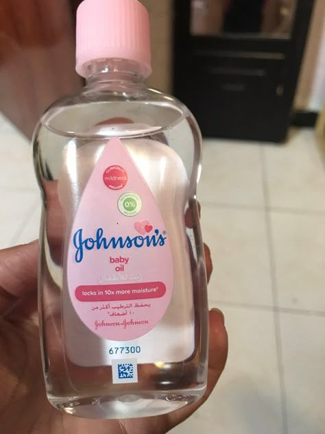 Baby Oil Hair, Baby Oil Uses, Johnson Baby Oil, Victoria Secret Body Mist, Baby Bedtime, Essential Oils Cleaning, Quick Natural Hair Styles, Foot Scrub, Shower Skin Care