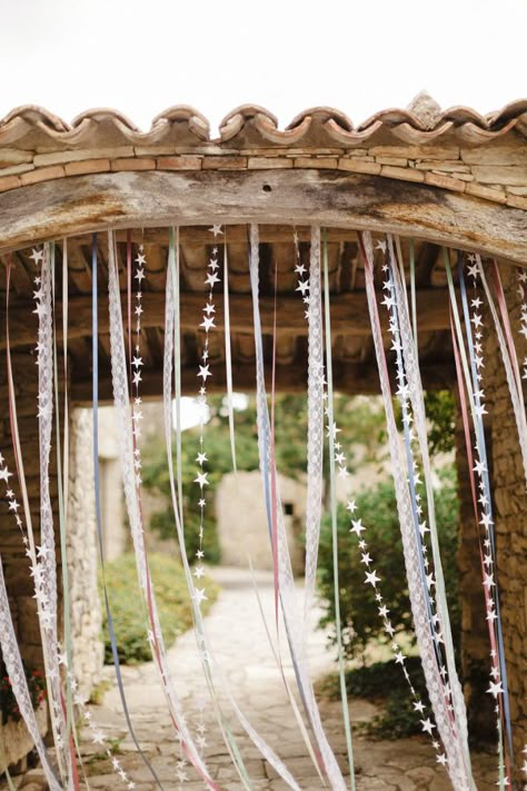 5 Easy Ideas For Chic Bridal Shower Decorations | A Practical Wedding Diy Wedding Garland, Cheap Wedding Decorations, Deco Champetre, Provence Wedding, Wedding Forward, Wedding Ribbon, Garland Wedding, Star Wedding, Cheap Wedding