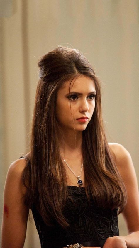 Vampire Diaries Costume, Nina Dobrev Hair, Vampire Hair, Katherine Pierce Outfits, Katerina Petrova, Trendy Halloween Costumes, Katherine Pierce, Elena Gilbert, The Vampire Diaries