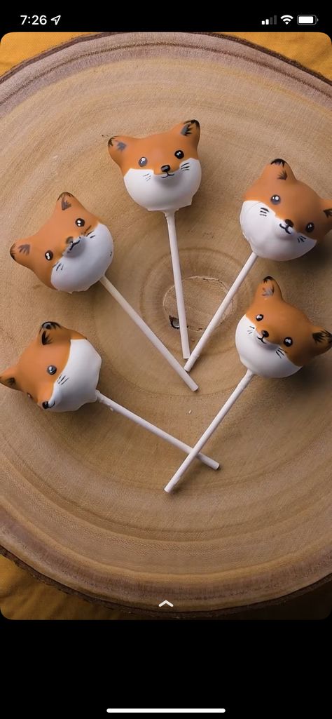 Gaming Cake Pops, Fall Cake Pops Recipe, Fox Cake Pops, Fall Cake Pops Ideas, Fall Cakesicles, Cute Desserts To Make, Cute Cake Pops Ideas, Cake Pops Designs, Cakepops Ideas