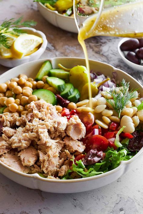 This Mediterranean tuna salad gives the classic recipe an upgrade with a sweet and savory vinaigrette and lots of fresh veggies! Tuna Salad Ingredients, Mediterranean Tuna, Mediterranean Tuna Salad, Mango Salsa Salmon, Food Dolls, Baked Tilapia, Tuna Salad Recipe, Mediterranean Salad, Romaine Lettuce Salad