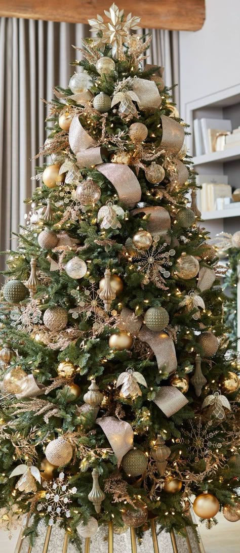 Christmas tree decor | merry christmas tree ornaments| christmas tree decor ideas Christmas Tree Inspo, Gold Christmas Tree Decorations, Christmas Tree Decorating Themes, Elegant Christmas Trees, Christmas Themes Decorations, Christmas Tree Inspiration, White Christmas Trees, Cool Christmas Trees, Christmas Tree Ideas