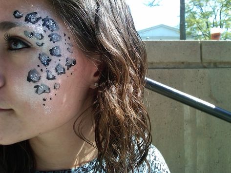 snow leopard face paint - Google Search Face Paint Leopard, Snow Leopard Face Paint, Leopard Face Paint, Family Themed Halloween Costumes, Cat Halloween Makeup, Leopard Halloween, Leopard Makeup, Full Lace Front Wigs, Best Natural Makeup