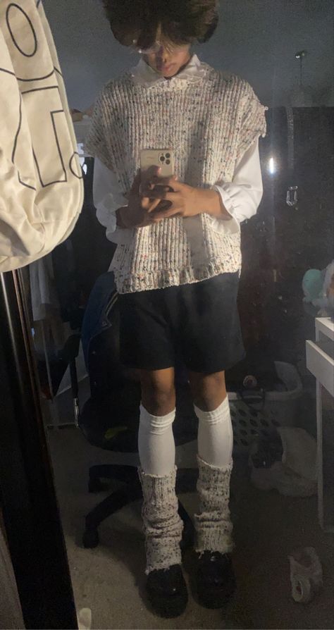 Socks Outfit Men, Outfits With Leg Warmers, Cargo Shorts Outfit, Knee High Socks Outfit, High Socks Outfits, High Knee Socks Outfit, Leg Warmers Outfit, Thigh Socks, Mens Shorts Outfits