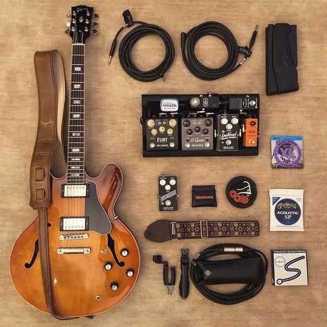 Bass Guitar Accessories, Brazil Music, Guitar Rig, Guitar Obsession, Guitar Photos, Guitar Tutorial, Guitar Gear, Music Aesthetic, Guitar Pedals