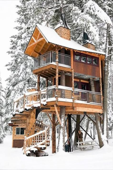 Treehouse Vacations, Treehouse Airbnb, Cool Tree Houses, Tree House Designs, Poster Diy, Airbnb Rentals, Mountain Living, Cabin Rentals, Glacier National Park