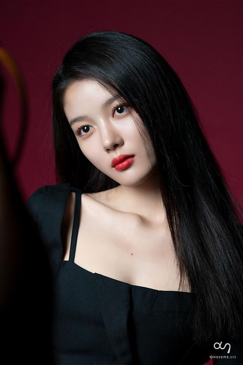 HugeLove on Twitter: "Staring non stop with Kim Yoo Jung's beauty.… " Kim Yoo Jung Photoshoot, Kim Yoojung, Kim You Jung, Kim Yoo Jung, Lee Soo, Korean Actresses, Kdrama Actors, Korean Celebrities