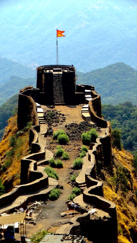 One of the mightiest forts of Chatrapati Shivaji Maharaj... Maharashtra Famous Places, Shivaji Maharaj Fort Images, Rajgad Fort Images, Shivaji Maharaj Background, Fort Background, Shivaji Maharaj Fort, Shivaji Photo, Fort Images, Rajgad Fort