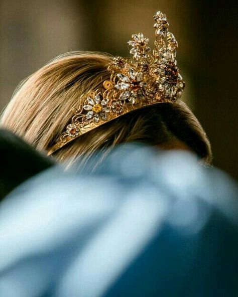 Crown Aesthetic, Queen Aesthetic, Royalty Aesthetic, Fairytale Photography, Modern Princess, 背景 シンプル, Princess Aesthetic, Dolce E Gabbana, Fantasy Jewelry