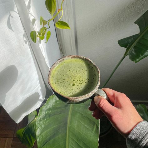 Matcha Drink Recipes, Strawberry Cocktail, Liquid Luck, Cafe In Paris, Matcha Girl, Strawberry Cocktails, Beverage Cart, Morning Matcha, Matcha Lover