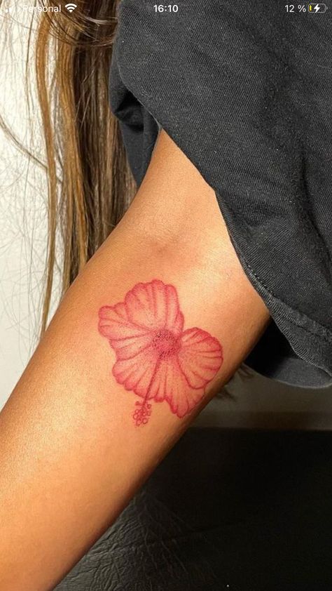 Red Hibiscus Tattoo, Tropical Flower Tattoos, Hibiscus Flower Tattoos, Matching Tats, Hibiscus Tattoo, Red Tattoos, Hibiscus Flower, S Tattoo, Tattoo Inspo