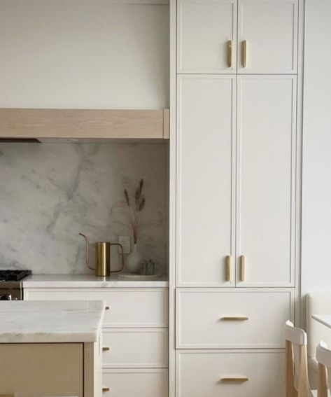 Top 9 Kitchen Cabinet Paint Colors - Kitchens X Sjk Dunn Edwards Cabinet Colors, Baby Fawn Cabinets, Sherwin Williams Natural Linen Cabinets, Putty Kitchen Cabinet, Oyster White Cabinets, Alabaster Cabinets Kitchen, Pale Oak Kitchen Cabinets, Pale Oak Benjamin Moore Kitchen Cabinets, Slim Shaker Cabinets Kitchen