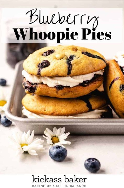 Whoopi Pies, Whoopie Pie Filling, Whoopie Pie Recipe, Pumpkin Whoopie Pies, Easy Donuts, Cookie Sandwich, Baking Stuff, Pie Cookies, Whoopie Pie