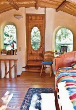 This home was the first fully permitted cob house in Canada. It was a collaboration between Pat and Tracy of CobWorks, Ianto of Cob Cottage Company and Elke Cole with a team of volunteers. The roof is totally load bearing on the cob walls. The house, built in 1999, is 600 sq.ft (56m2) on 2 floors and cost about $56,000 (£35,000). Discover more cob homes at www.naturalhomes.org/cobhouses.htm Case Sotterranee, Cob House Interior, Cob Building, Casa Hobbit, Straw Bale House, Earthship Home, Mud House, Fairy Homes, Natural Homes