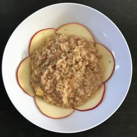 Caramelized Onion & Apple Risotto made with Dressler Estate Modern Still Cider - Optimistic Kitchen Apple Risotto, Onion Risotto, Caramelized Onion, Caramelized Onions, Onions, Cider, Apples, Oatmeal, Caramel