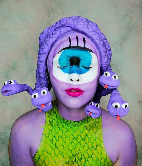 Celia Monsters Inc Makeup, Monsters Inc Cosplay, Monsters Inc Makeup, Bu Monsters Inc, Monsters Inc Halloween, Monster Company, Disney Character Makeup, Family Themed Halloween Costumes, Monster Co