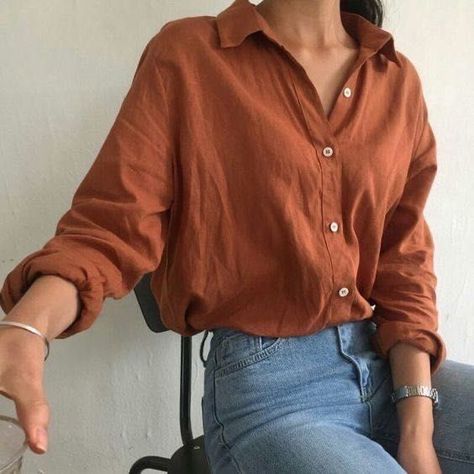 Orange Button Down Shirt Outfit, Aesthetic Outfits 90s Vintage, Button Down Shirt Outfit, Aesthetic Outfits 90s, Vintage Outfits Classy, Outfits 90s, College Outfit, Vintage Clothes Women, Trendy Fall Outfits