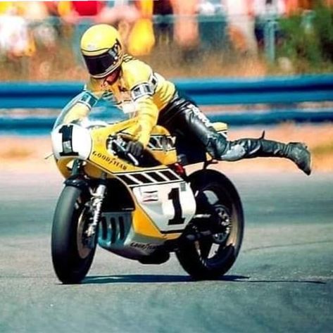 Auto Racing Posters, King Kenny, Kenny Roberts, Old School Motorcycles, Yamaha Racing, Custom Sport Bikes, Yamaha Bikes, Motorcycle Racers, Center Line