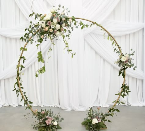 Socal Wedding Venues, Sf Wedding, Wedding Hoop, Wedgewood Wedding, Feuille Eucalyptus, White Anemone, Arch Decoration, Eclectic Wedding, Arch Decoration Wedding