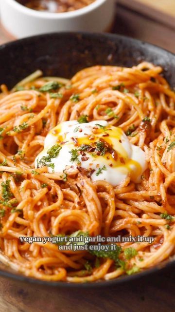 Pasta With Tomato Paste, Turkish Pasta, 10 Minute Meals, Quick And Easy Meals, No Meat, Vegan Yogurt, Chilli Flakes, Vegan Pasta, Turkish Recipes